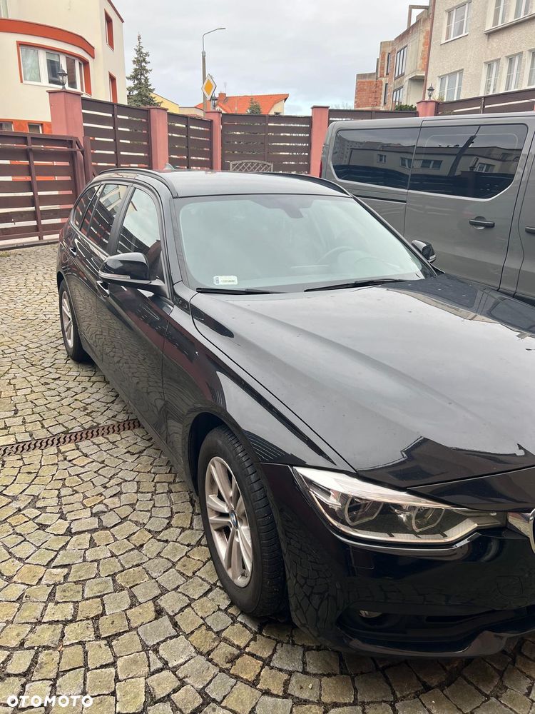 BMW 3 Series 2018 photo 2