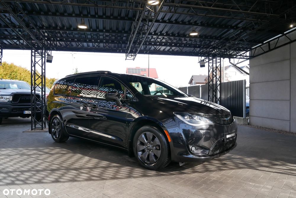 Chrysler Pacifica - 2