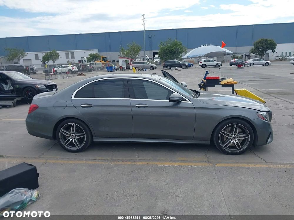 Mercedes-Benz Klasa E 300 9G-TRONIC AMG Line - 9