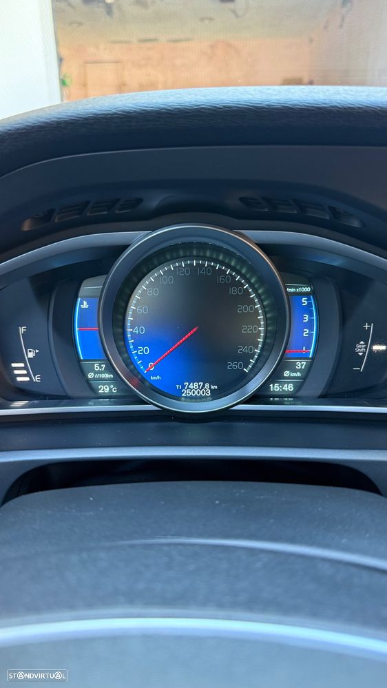 Volvo V40 1.6 D2 R-Design - 14