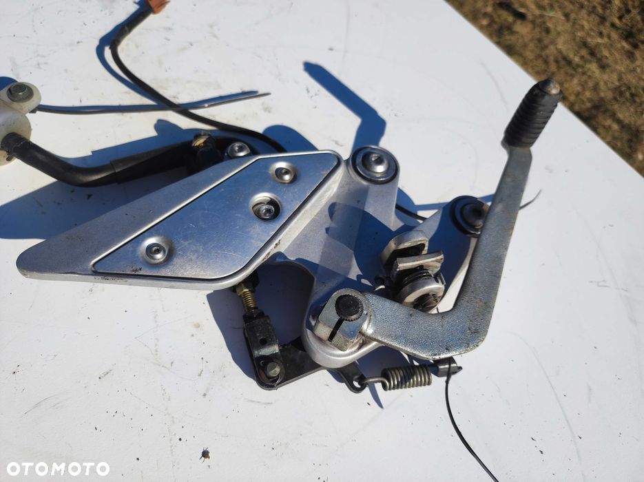 Yamaha FZ6 (2004–2009) Prawy set podnóżka z pompą hamulca tylnego - 3
