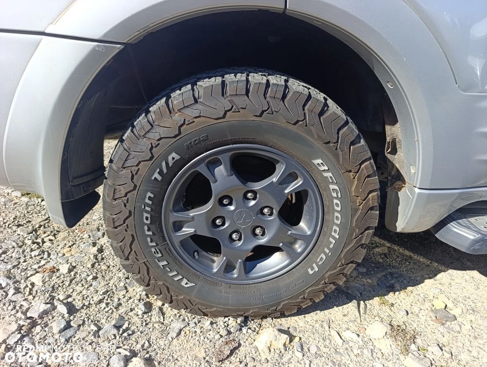 Mitsubishi Pajero - 15