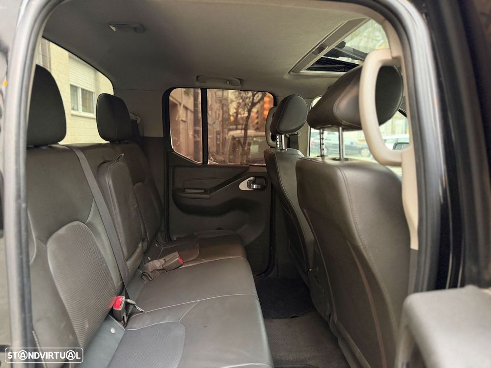 Nissan Navara 2.5 dCi CD LE Hi-Tech +P.Premium 4WD - 28