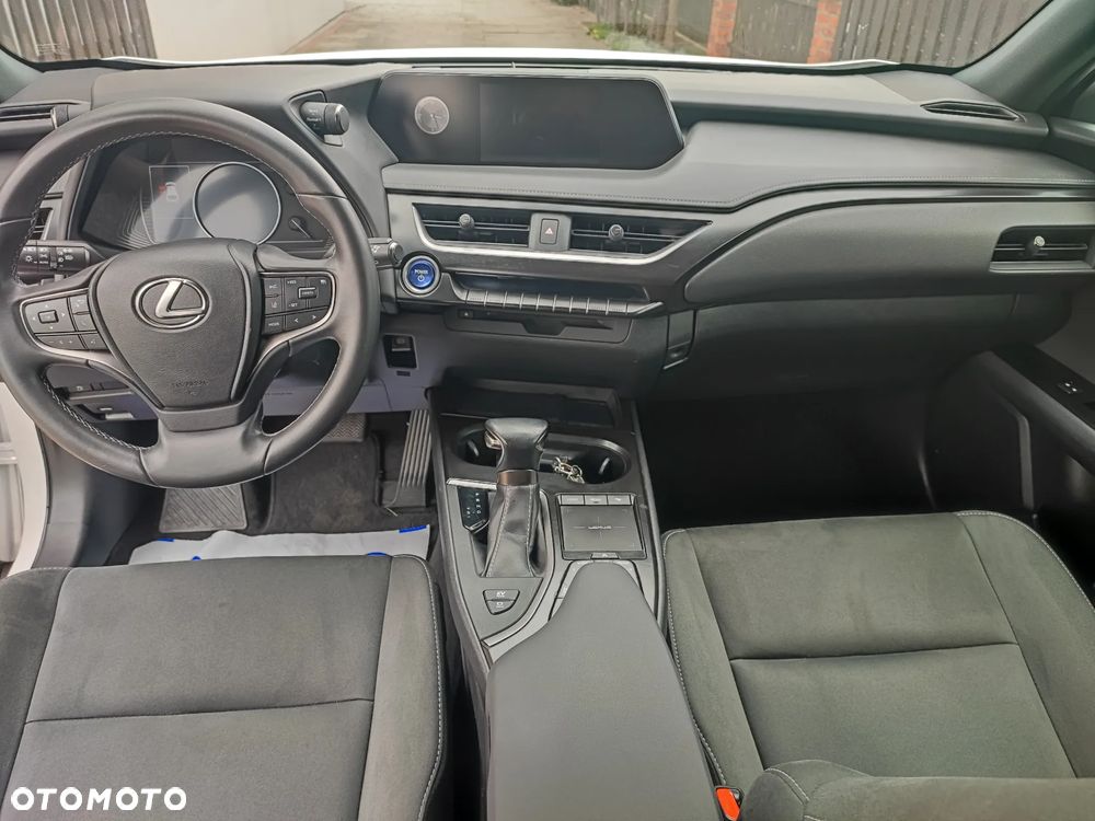 Lexus UX - 8