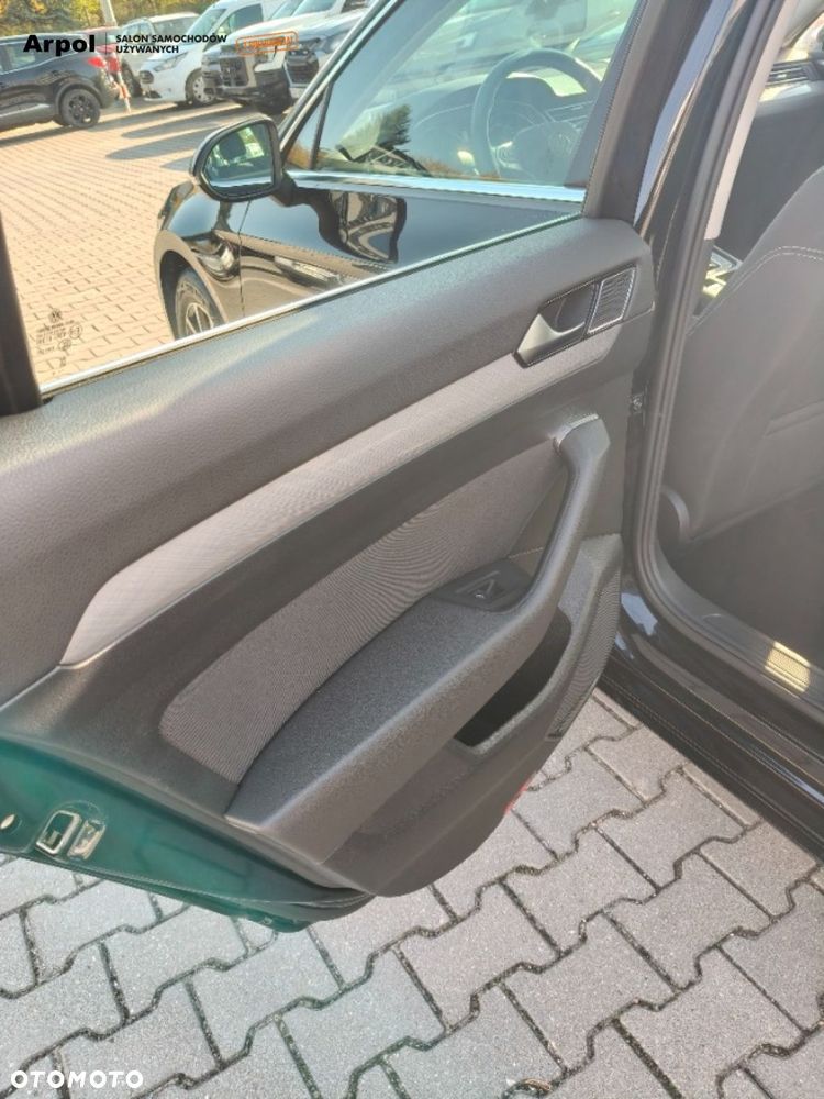 Volkswagen Passat - 25