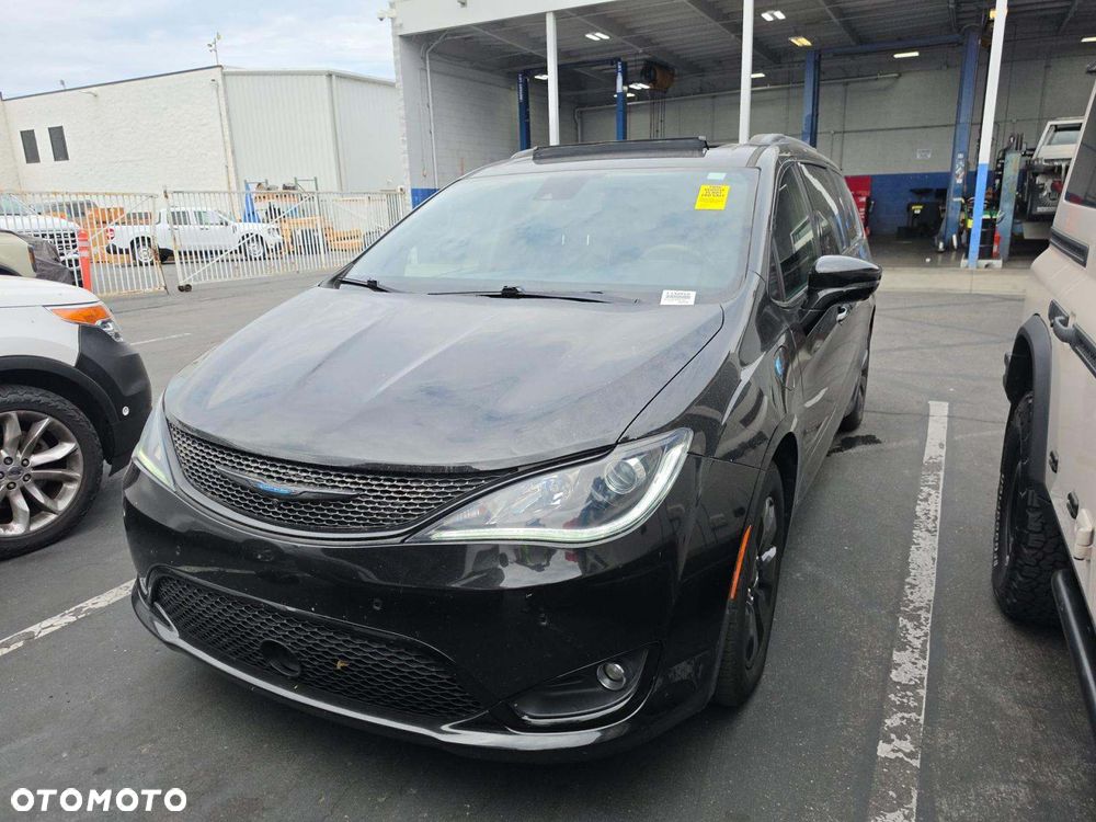 Chrysler Pacifica - 2