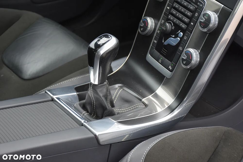 Volvo S60 D4 Drive-E R-Design Summum - 29