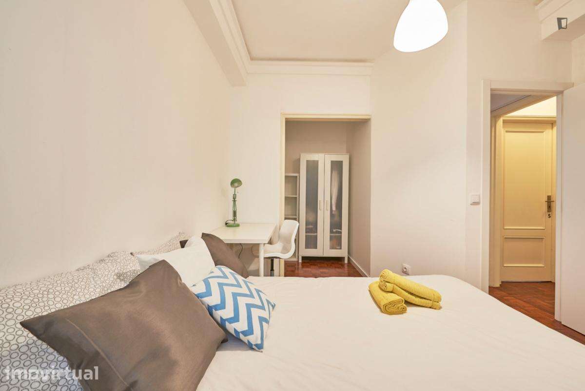 Quarto - localizado em Marquês de Pombal Lisbon - Grande imagem: 5/46