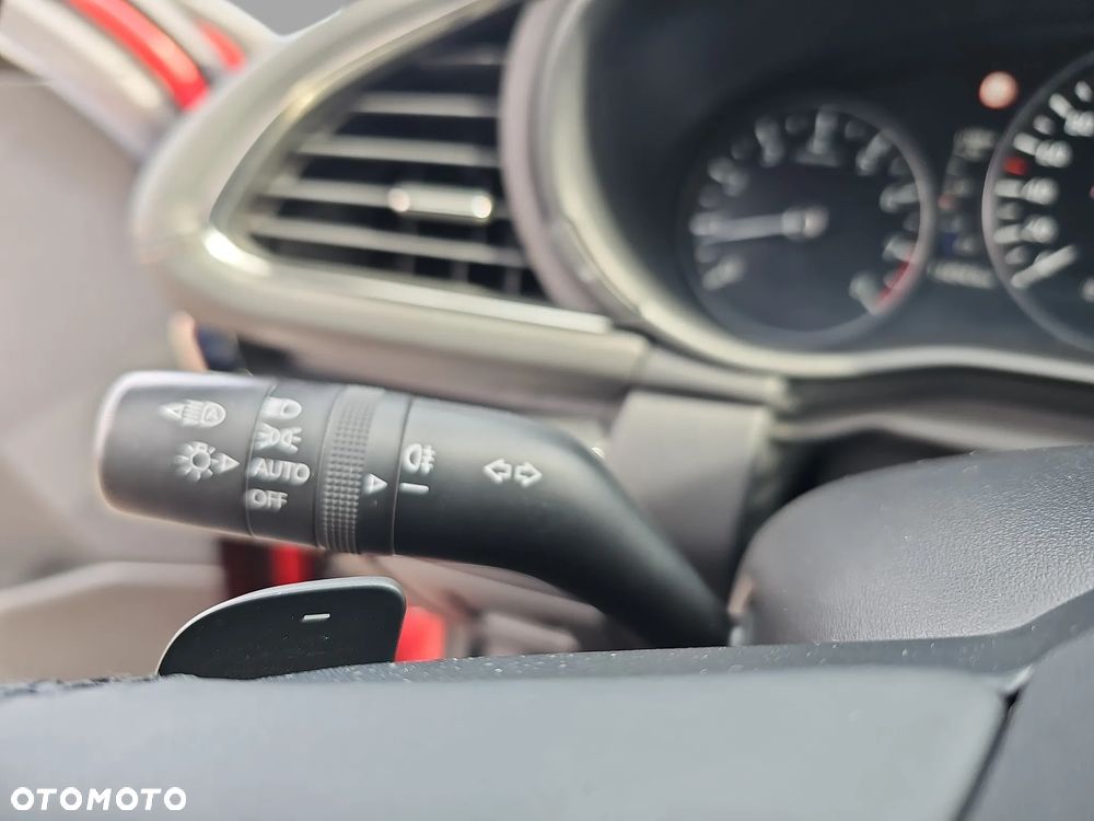 Mazda 3 2.0 mHEV Hikari - 27