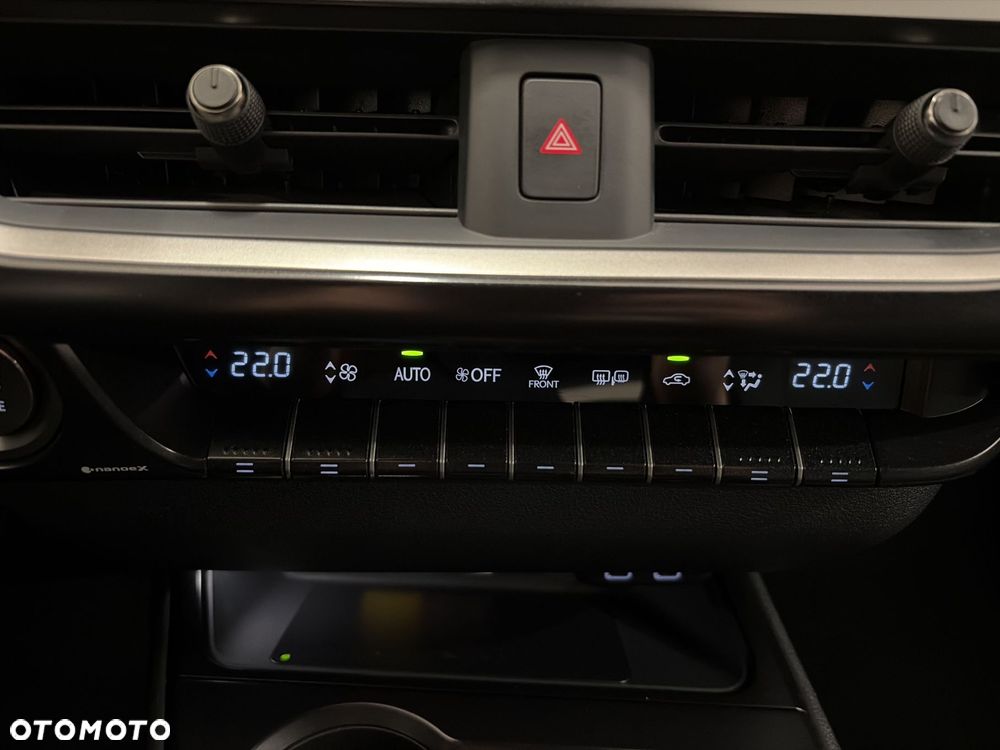 Lexus UX - 17