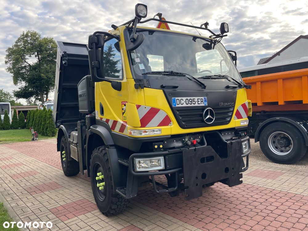 Mercedes-Benz Unimog u 20  pojazd specjalny traktor rolniczy wywrotka pojazd komunalny zimowego utrzymania dróg - 18