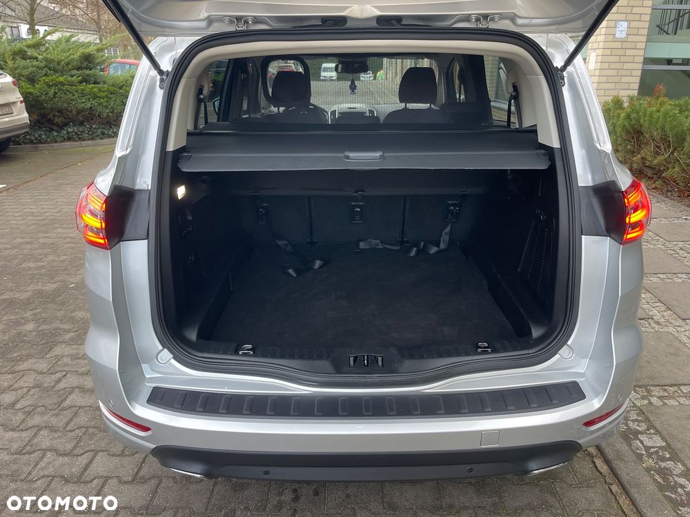 Ford S-Max - 11