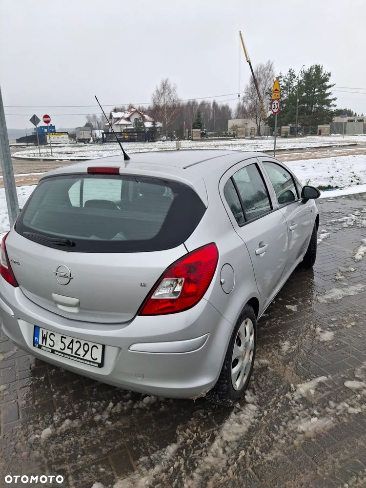 Opel Corsa 1.2 16V Essentia - 4
