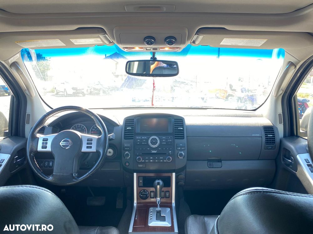 Nissan Pathfinder 4.0 V6 Aut LE Plus - 6