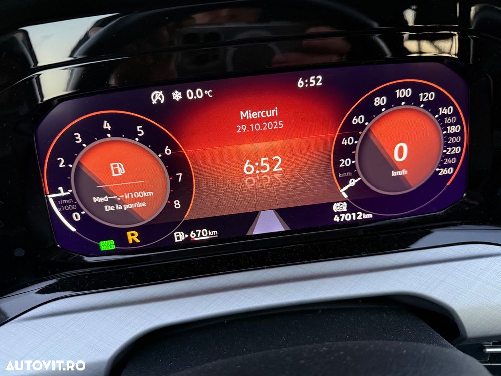 Volkswagen Golf 1.0 eTSI DSG MHEV Life - 12