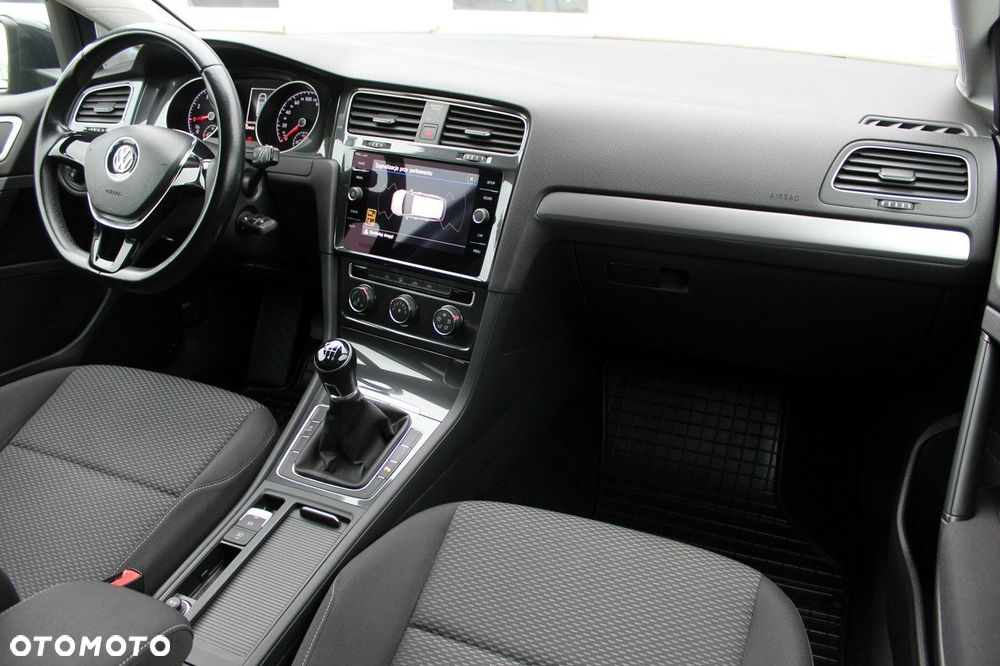 Volkswagen Golf - 10