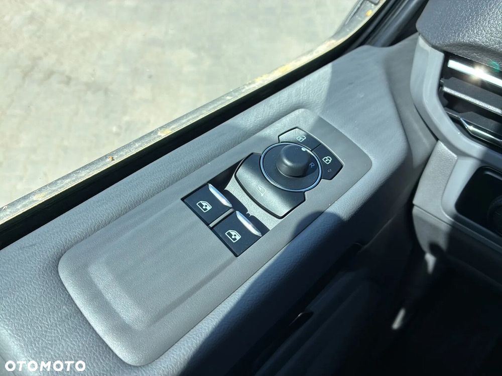 Volkswagen Transporter T7 Furgon Plus Edition/5 osob./AUTOMAT 2,0 l TDI 170 KM r. o. 3500 mm - 33