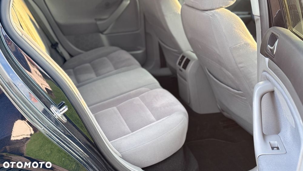 Volkswagen Golf 1.9 TDI Comfortline DSG - 4
