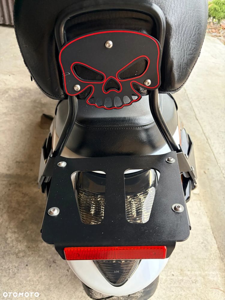 Suzuki Intruder - 31