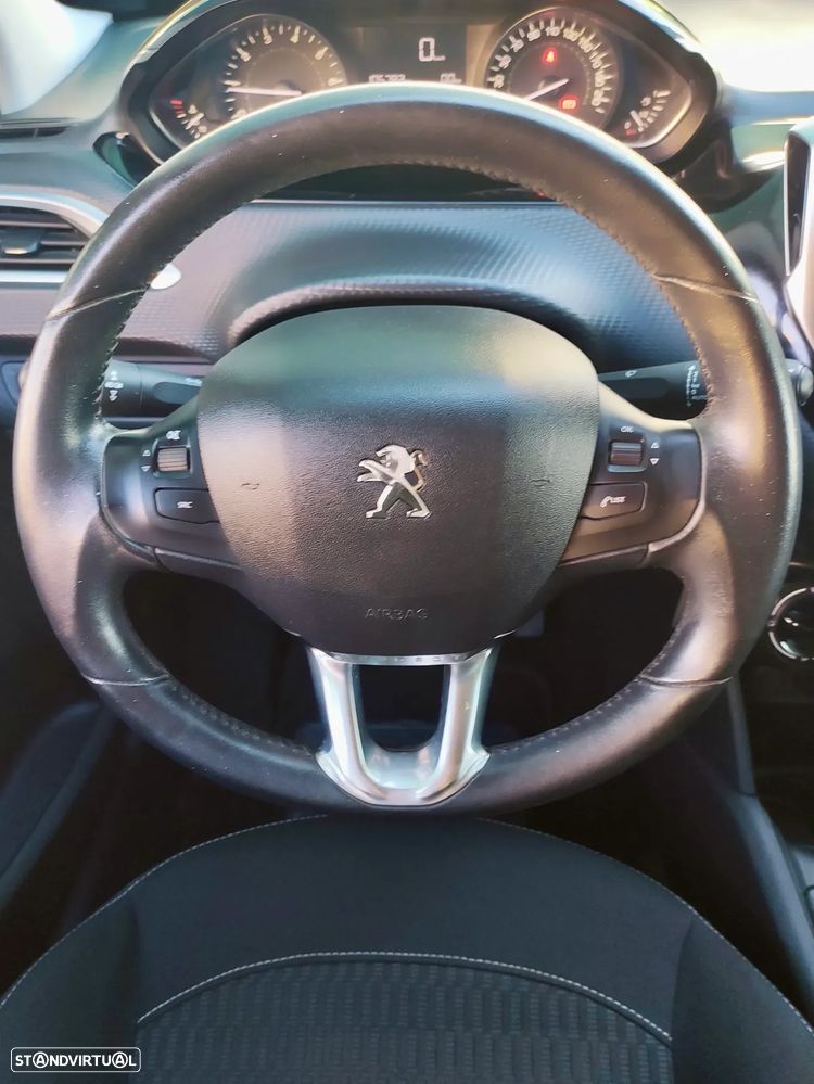 Peugeot 208 1.2 VTi SE Style - 11