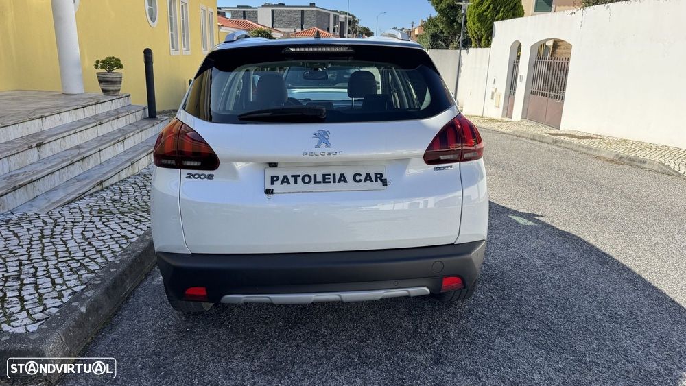 Peugeot 2008 1.2 PureTech Allure EAT6 - 4