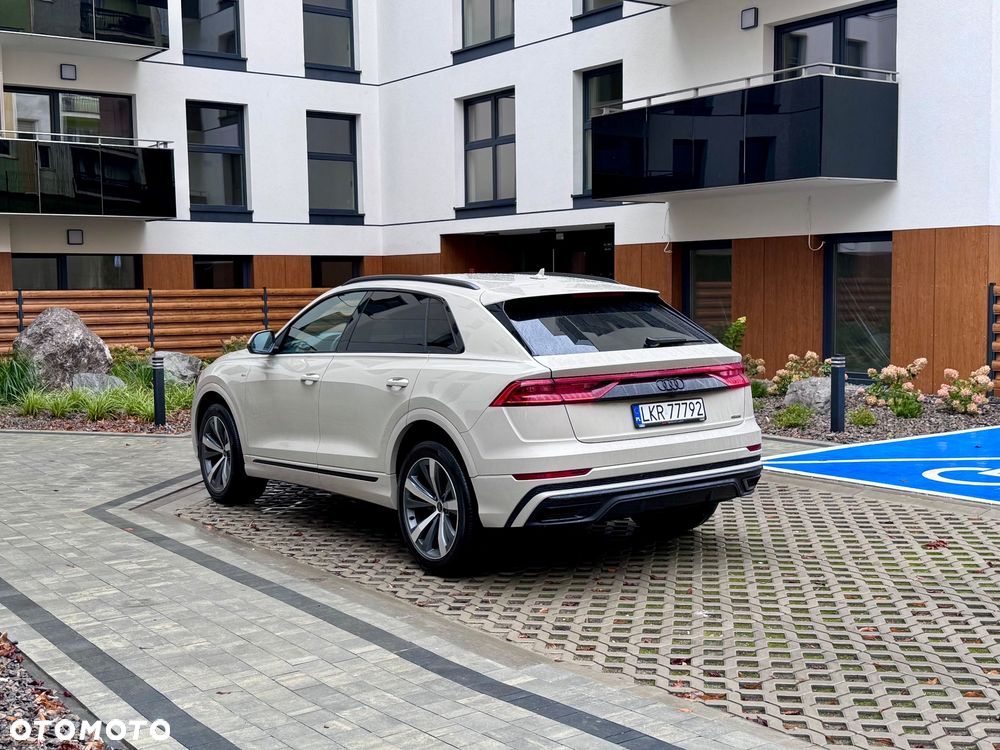 Audi Q8 - 8