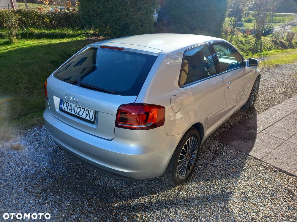 Audi A3 3-drzwiowe 1.6 Attraction - 2