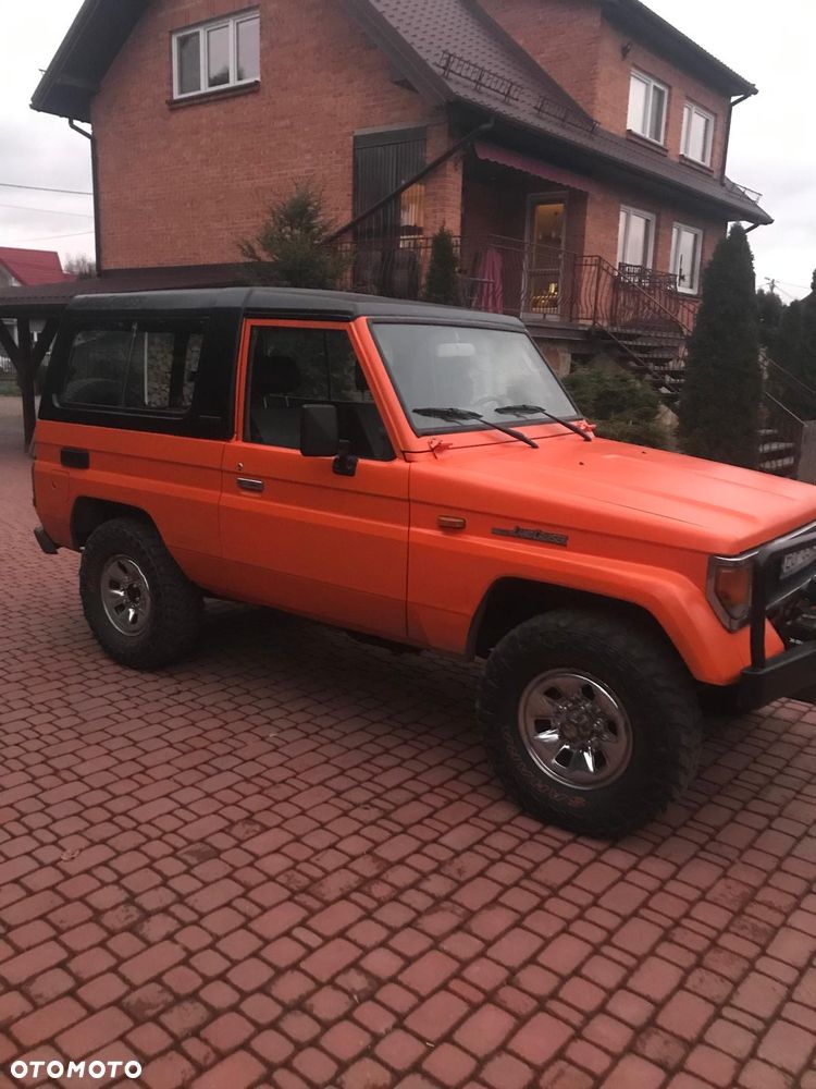 Toyota Land Cruiser - 1