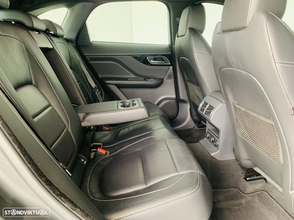 Jaguar F-Pace 2.0 i4D R-Sport AWD - 42