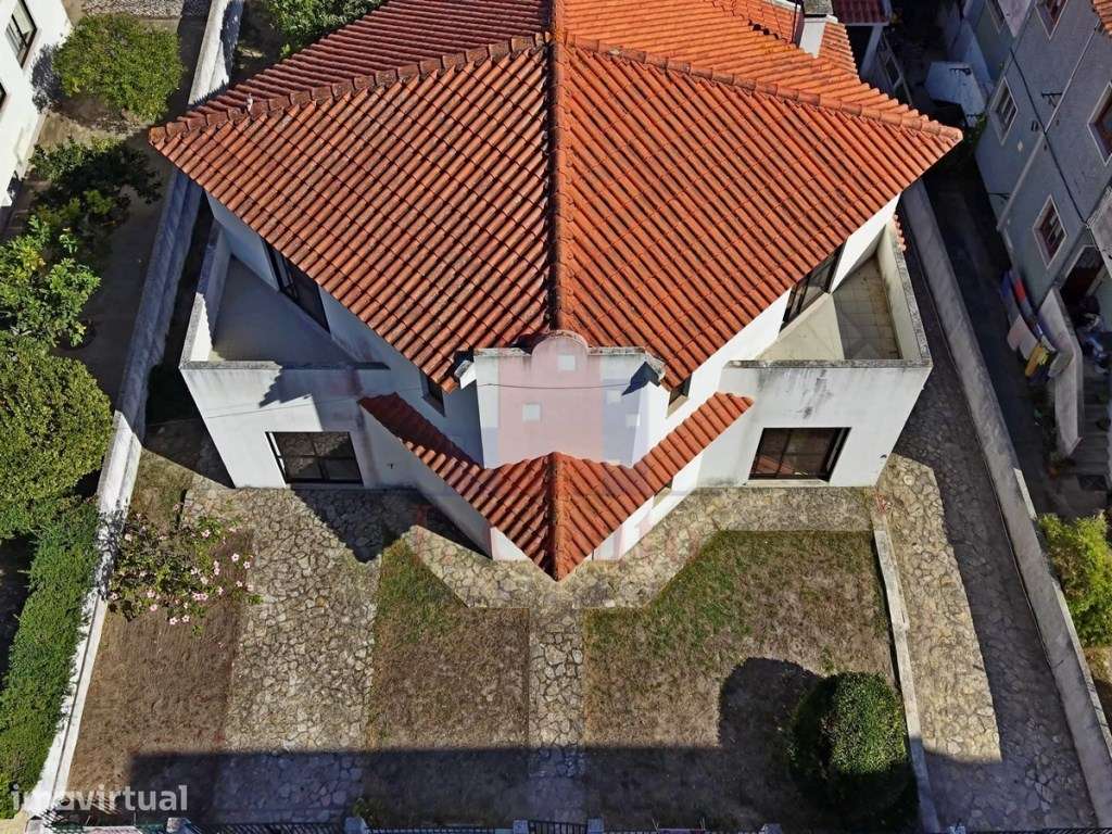 Oportunidade Única no Centro das Caldas da Rainha: Moradia T4 com T... - Grande imagem: 4/32