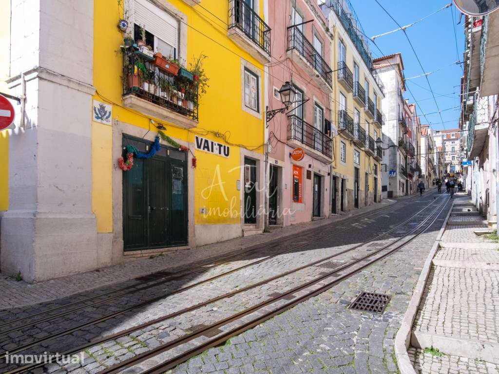 Café / Brunch junto ao Elevador da Bica Lisboa - Grande imagem: 2/23