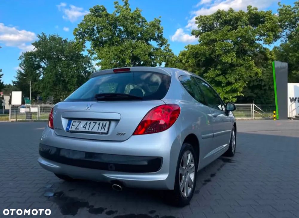 Peugeot 207 - 6