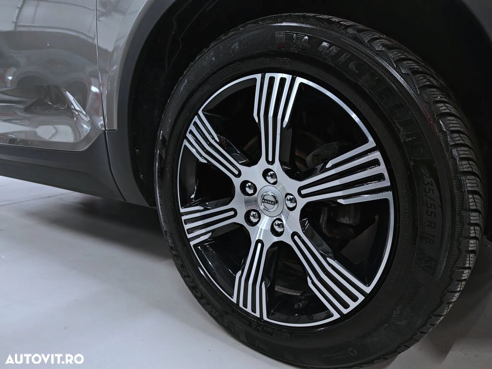 Volvo XC 40 T2 AT8 Momentum - 28