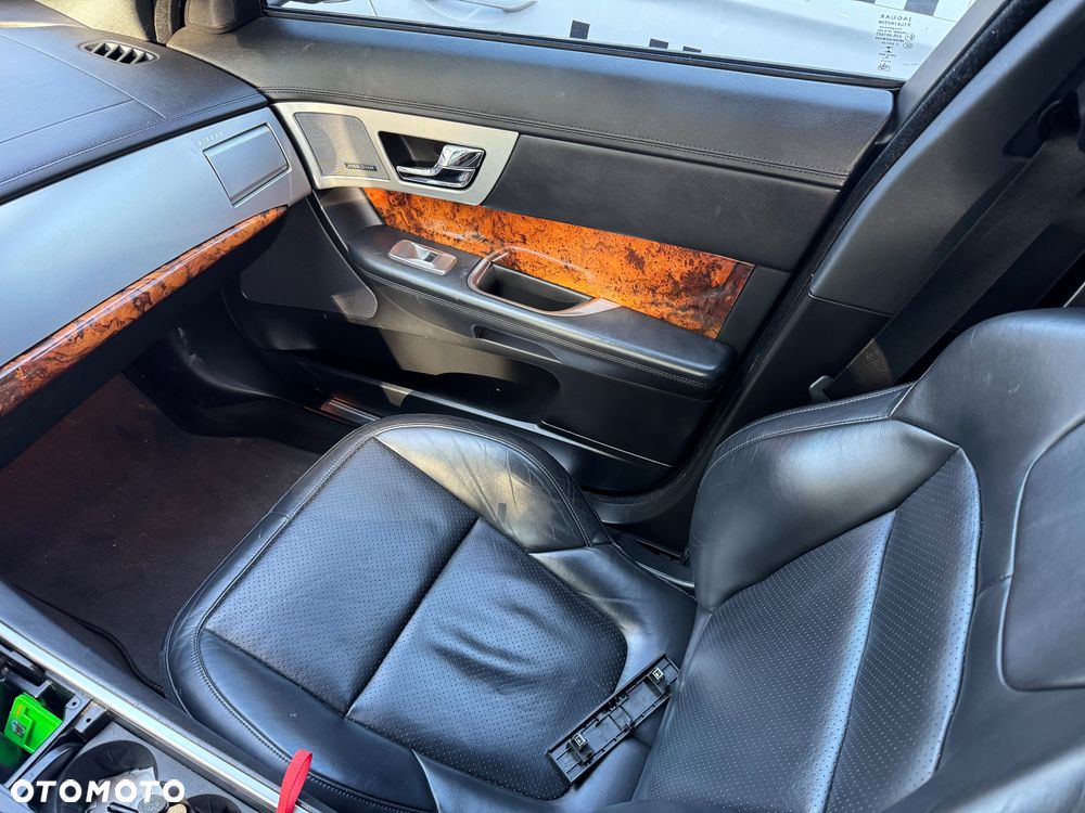 Jaguar XF 3.0 V6 Diesel S Sportbrake - 8