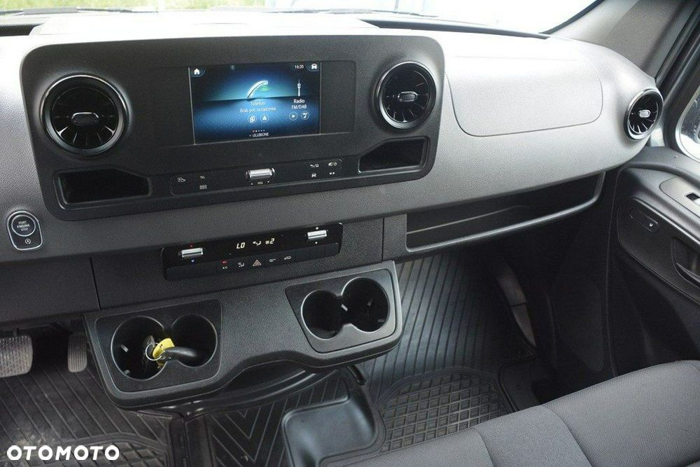Mercedes-Benz Sprinter - 20