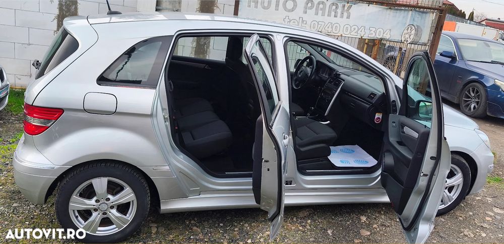 Mercedes-Benz B - 12