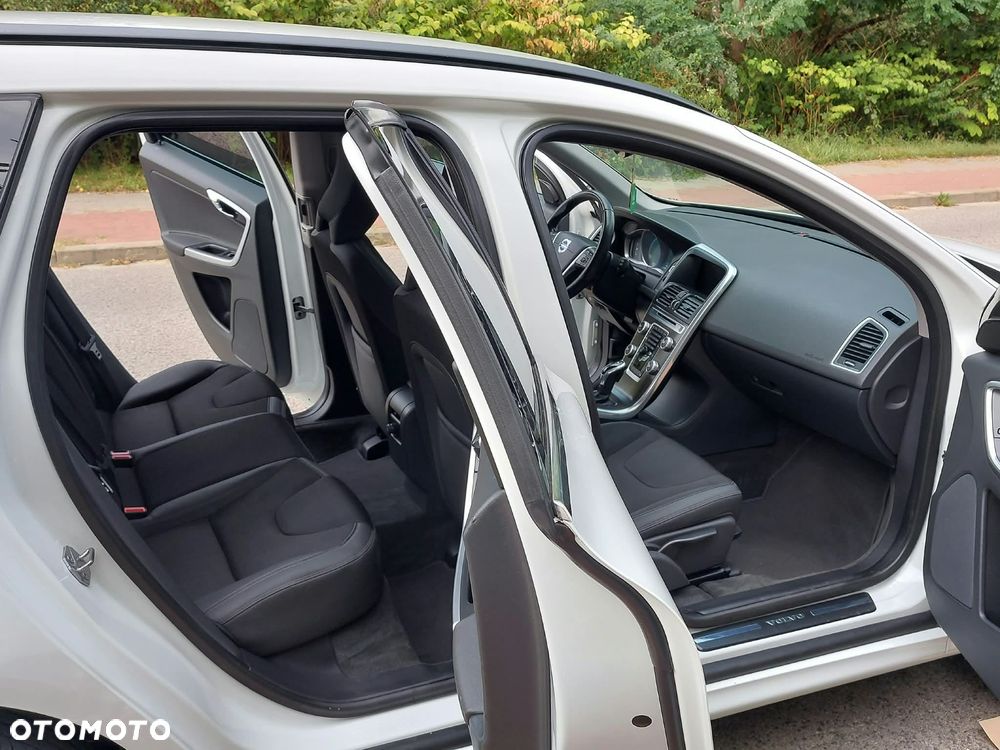 Volvo XC 60 D4 AWD Momentum - 6