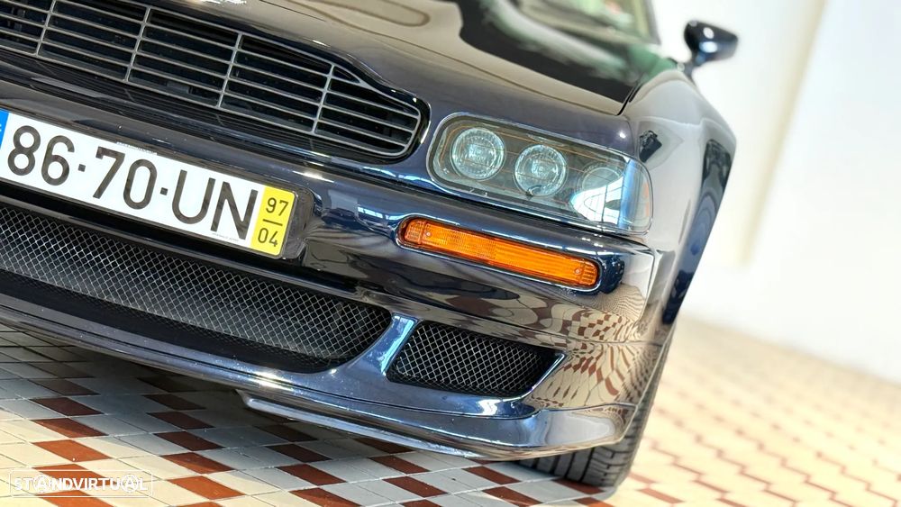 Aston Martin Vantage Coupe - 10