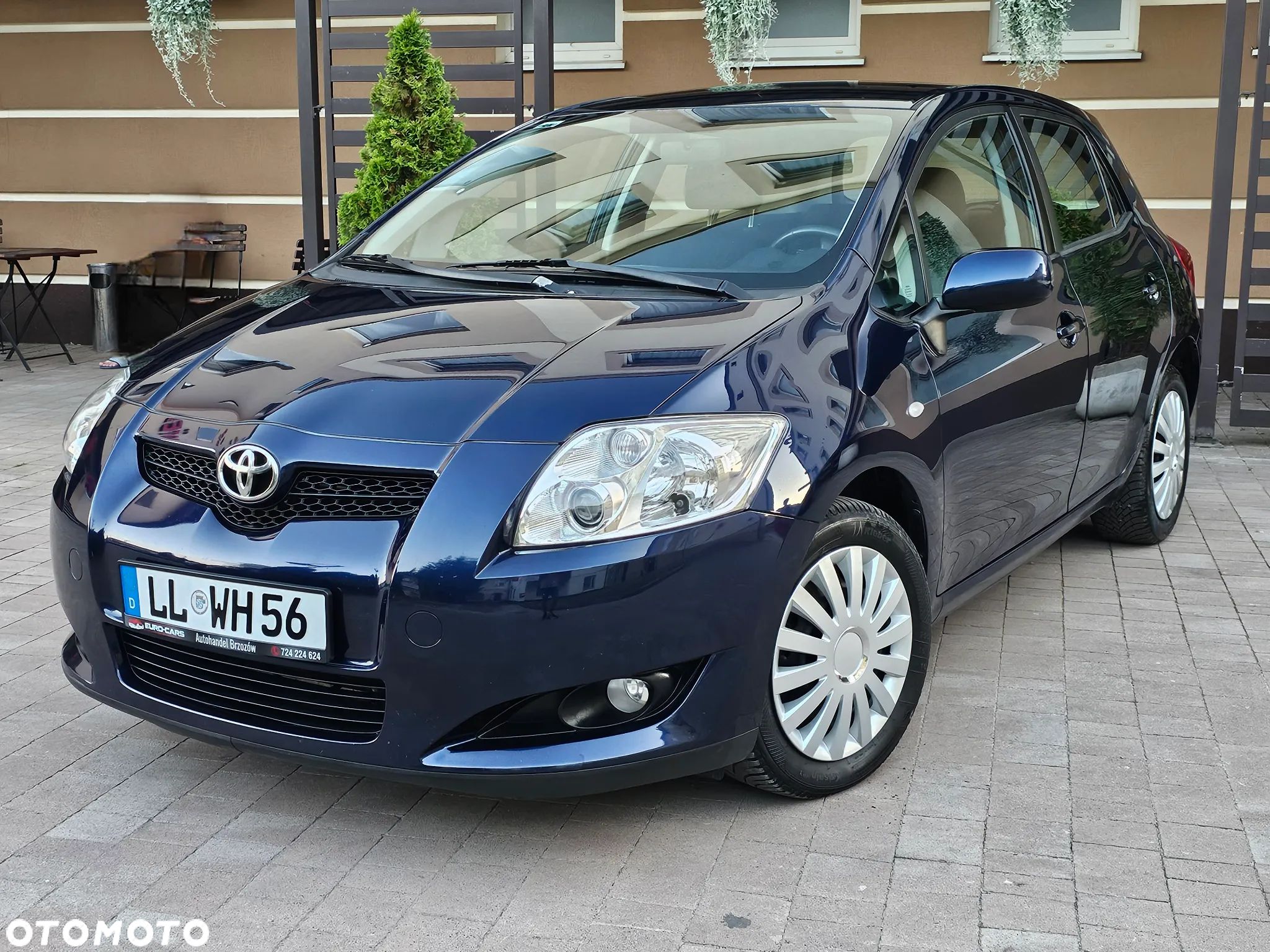 Toyota Auris 1.6 VVT-i Sol - 1