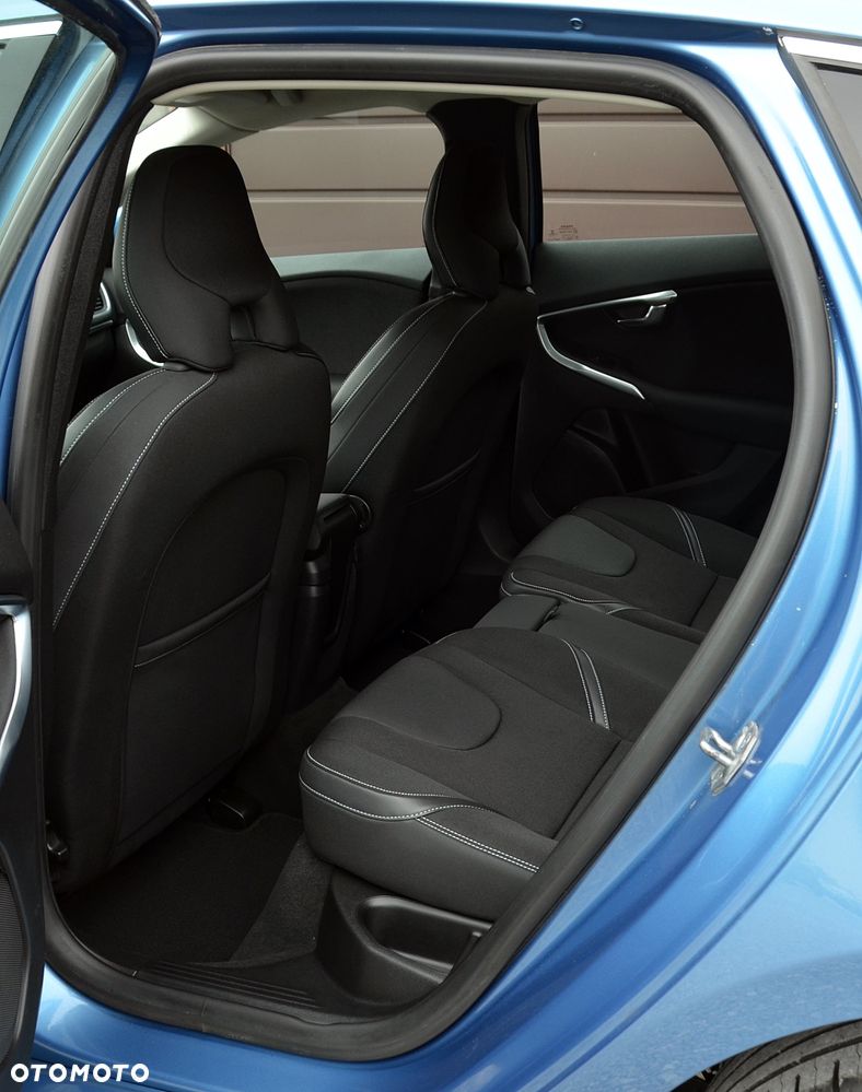 Volvo V40 T2 - 9