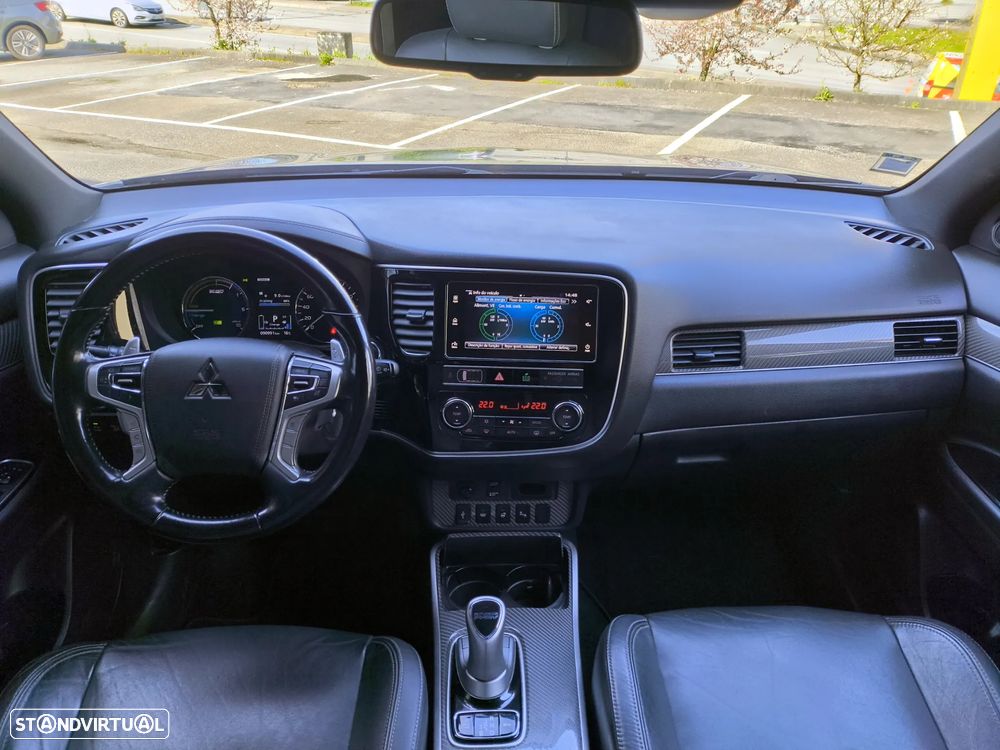 Mitsubishi Outlander - 12