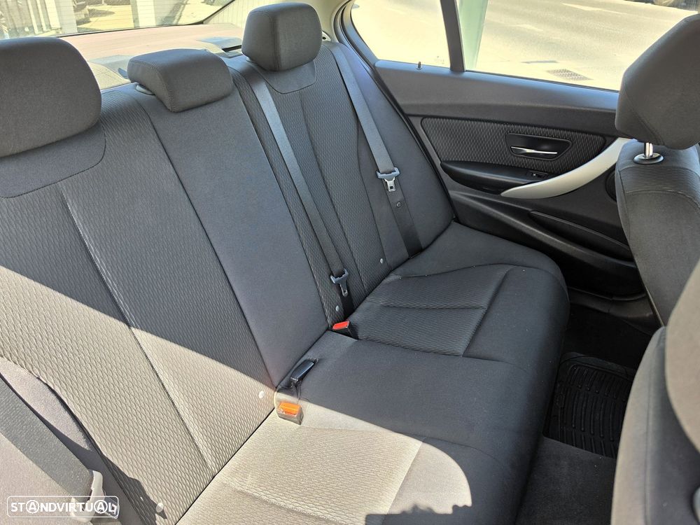 BMW 318 d Line Modern - 34