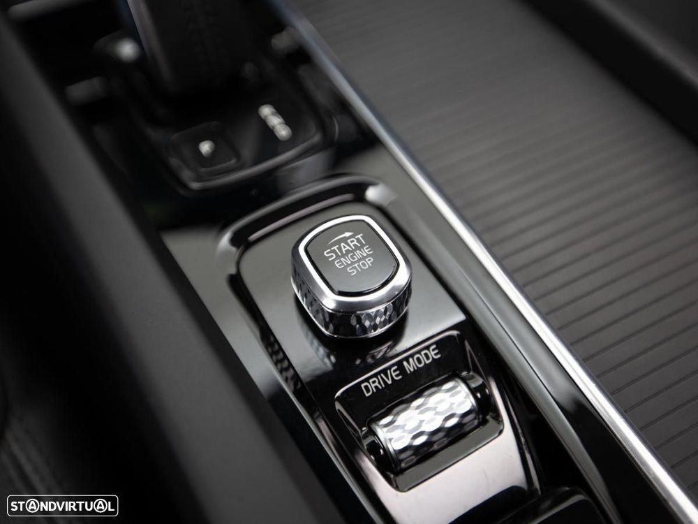 Volvo XC 60 2.0 T6 PHEV R-Design AWD - 19