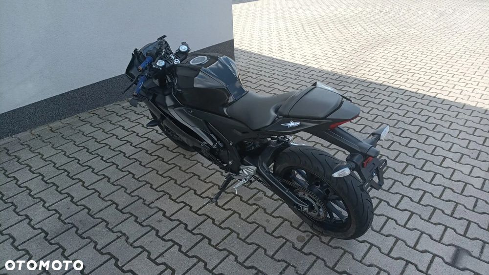 Yamaha YZF - 6