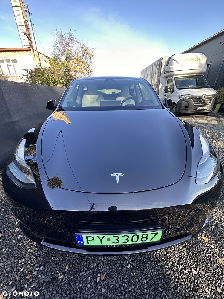 Tesla Model Y - 3