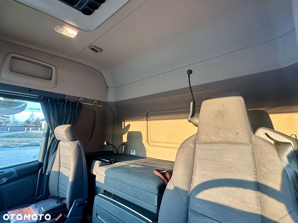 Scania G360 / IZOTERMA / 6.8 M DŁUGOŚCI / AUTOMAT / CAŁA NA PODUSZKACH / KLIMA POSTOJOWA / ELEKTRYCZNA ROLETA TYŁ / SYPIALKA - 17