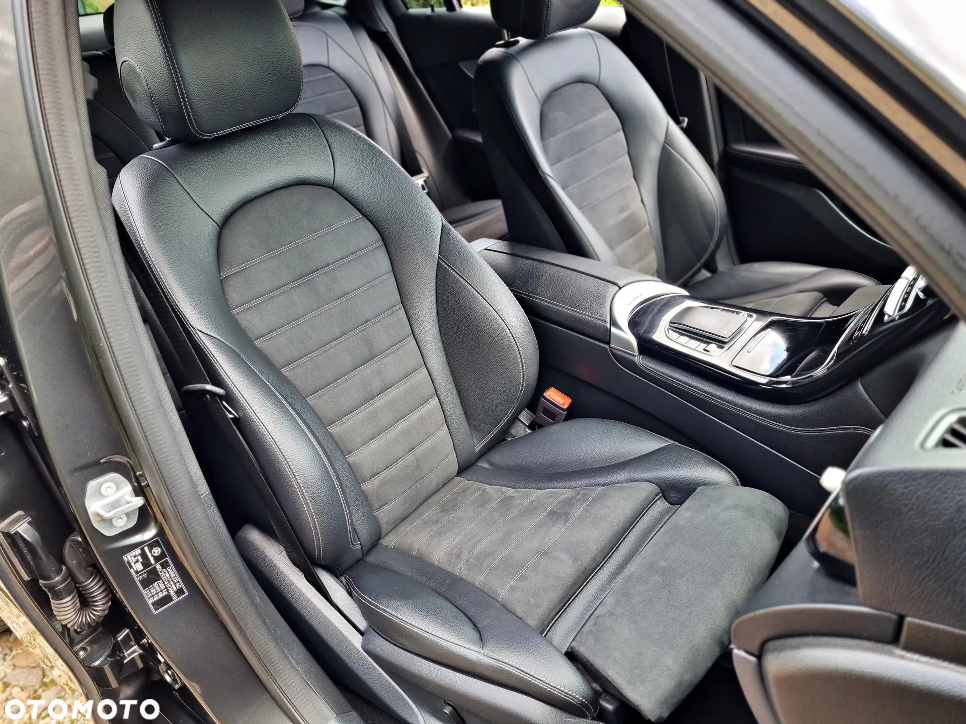 Mercedes-Benz GLC 200 d 4Matic 9G-TRONIC AMG Line - 28