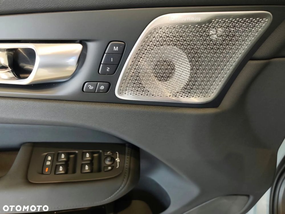 Volvo XC 60 B5 B AWD Ultimate Black Edition - 31