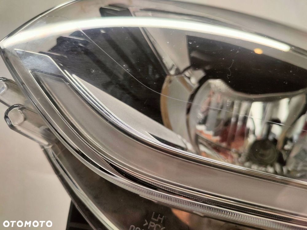 Renault Twingo III ZW Z LED Przód strona lewa 260602593R - 4