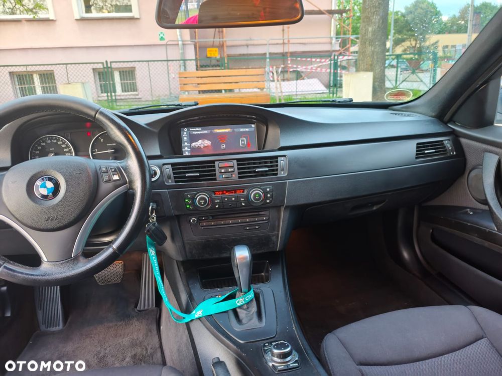 BMW Seria 3 318d - 23